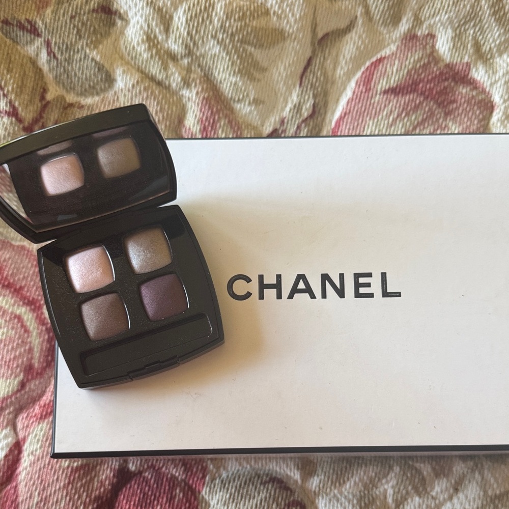 CHANEL Quad Eyeshadow Palette 37 variation- Mauve, Taupe, Pink, Plum
